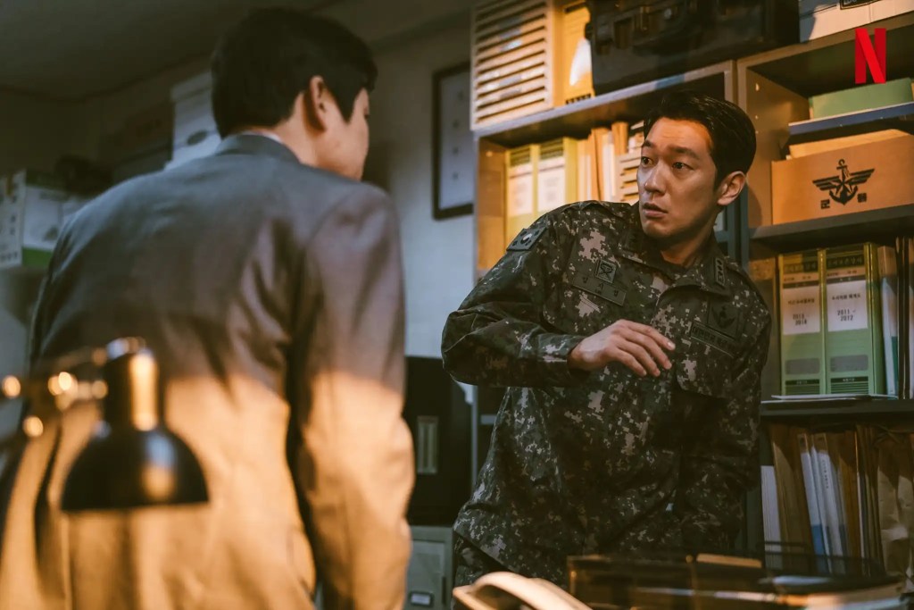 韓劇《DP 逃兵追緝令》劇情評論,當兵就是回憶好笑,當下卻笑不出來的故事 14 236971496 4285015071590067 7728664840869896297 n