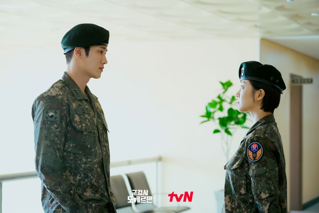 韓劇《軍檢察官多伯曼》分集劇情評論,軍裝西裝安普賢 小朋友才做選擇 8 273712345 499810314848776 2073456928353053847 n