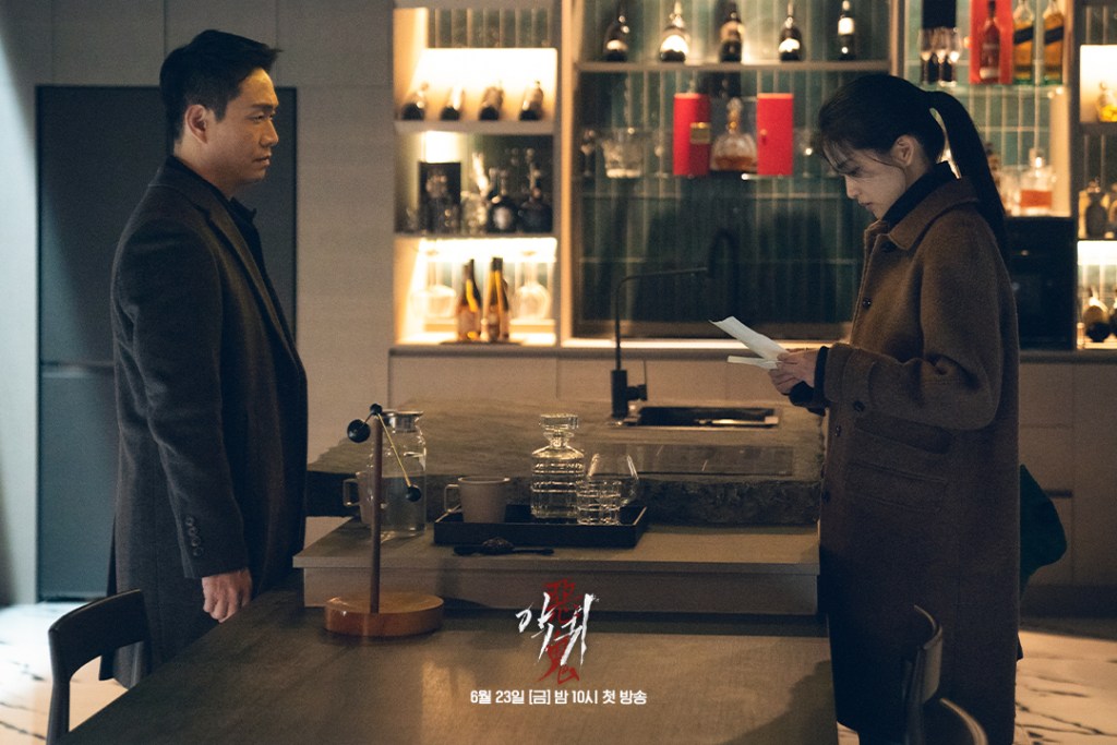 金泰梨韓劇《惡鬼》分集劇情評論,真相與詛咒交織的恐怖謎團 7 FyYnHLdaYAEN5xL