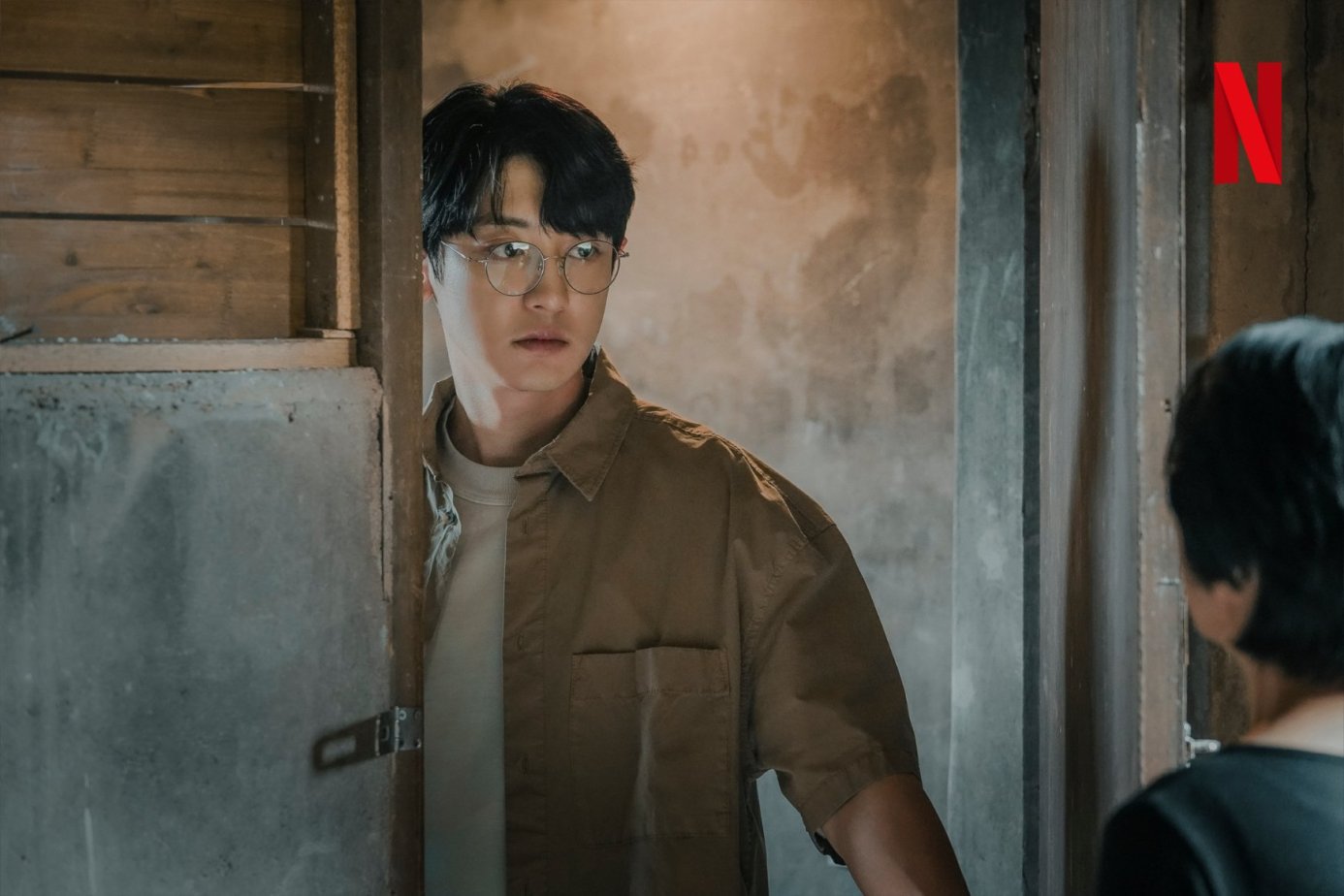 Netflix 韓劇《無聲蛙鳴》分集劇情,寧靜小鎮暗藏殺機 27 《無聲蛙鳴》劇照 2