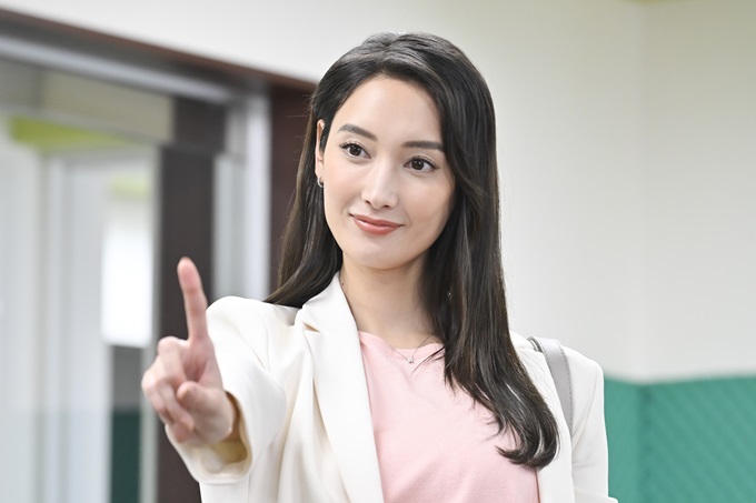 2024 秋季日劇《無能的鷹小姐》分集劇情,外表看似精英,實則極度無能 1 5484541545