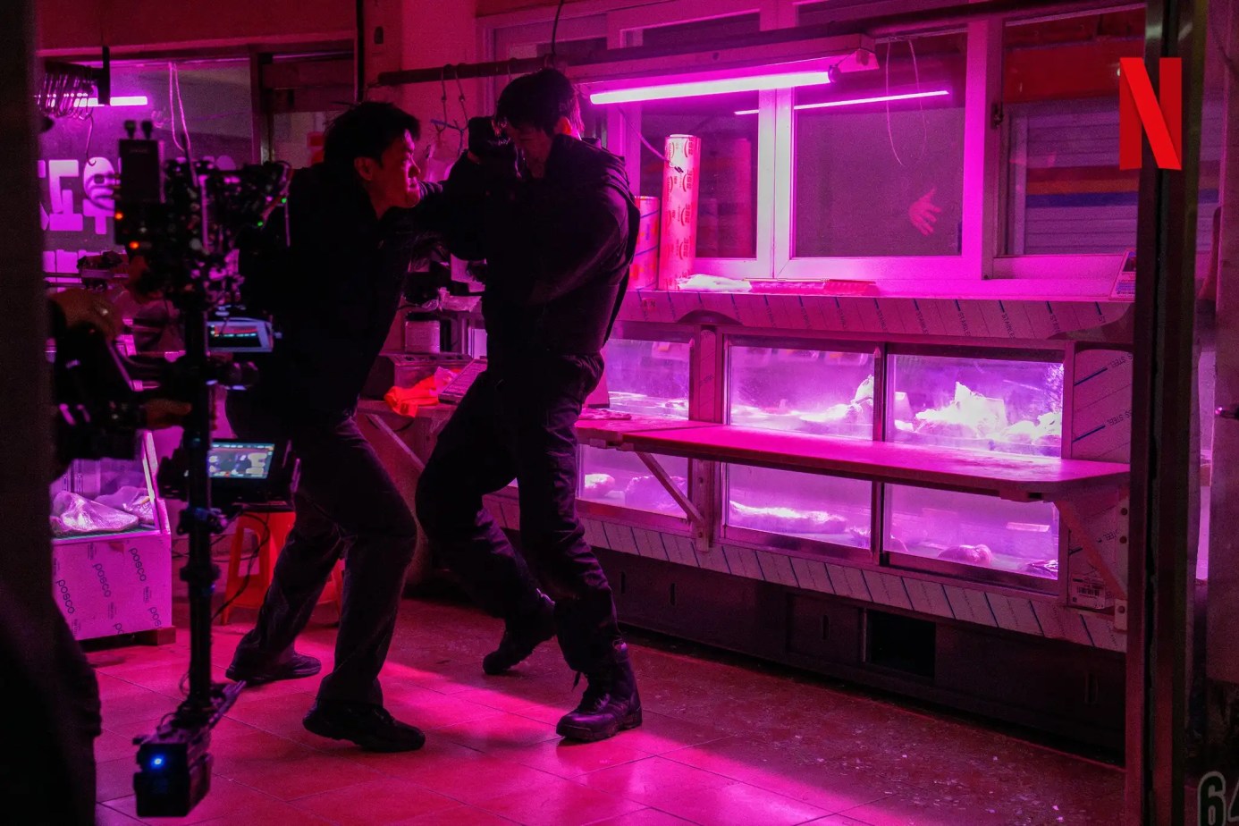 Netflix 電影《黑帶出勤中》劇情評論,武道事務官用拳腳捍衛正義 22 《黑帶出勤中》花絮與劇照 10