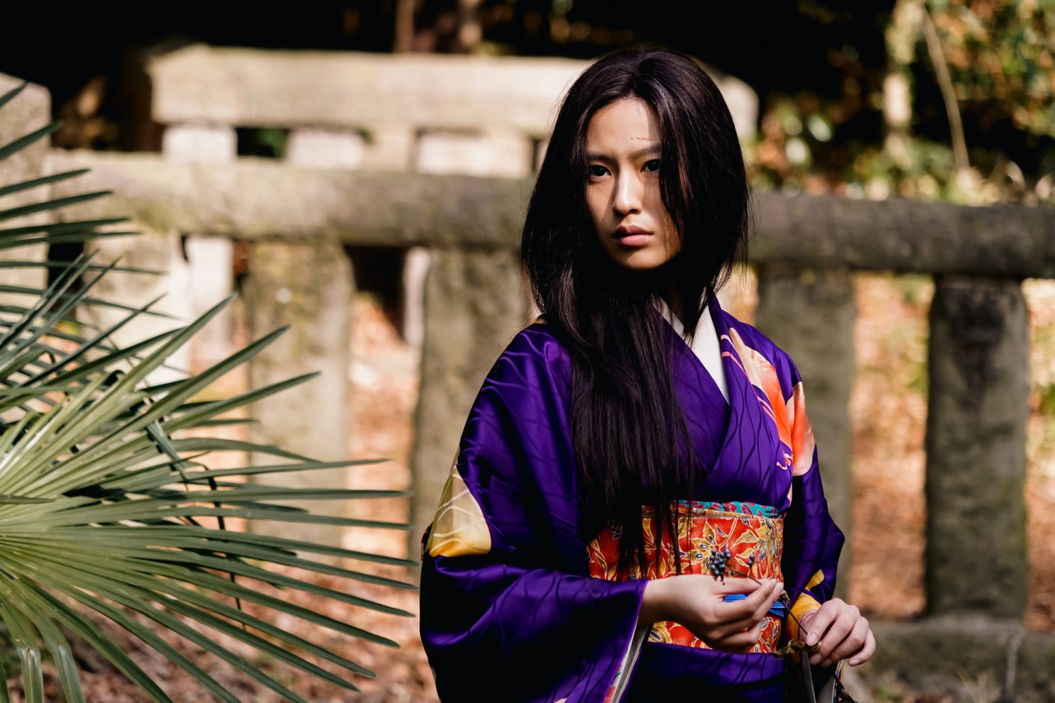 Disney+日劇《噬亡村第二季》劇情看點,供花村最終謎團揭曉,生死對決一觸即發 8 噬亡村 劇照 恒松祐里 1