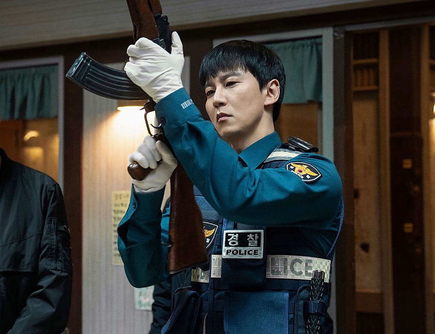 Netflix 韓劇《槍口彼端》分集劇情,金南佶對決金英光揭韓國黑槍危機真相 1 Netflix 韓劇《槍口彼端》分集劇情,金南佶對決金英光揭韓國黑槍危機真相