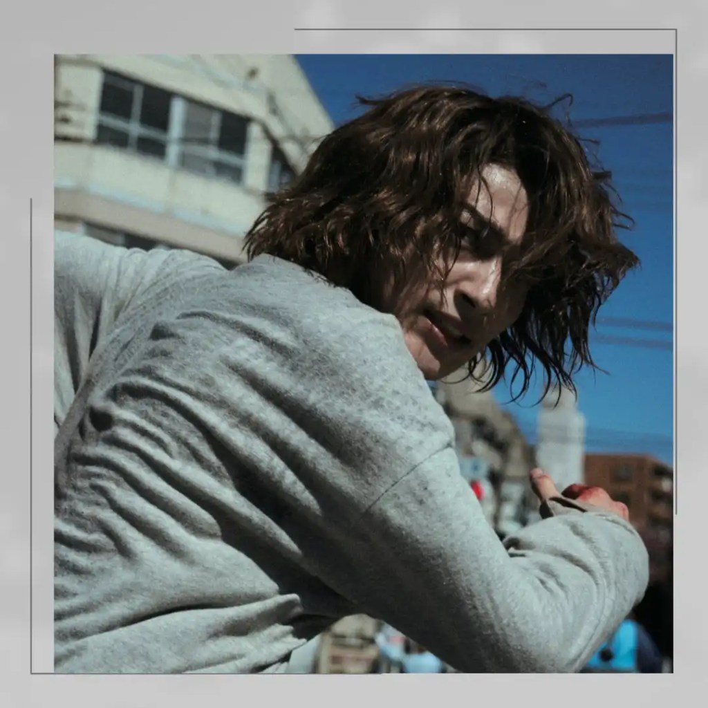 Netflix 電影《正體:真面目》劇情看點,橫濱流星化身逃亡者,藤井道人執導懸疑力作 8 GWNptUpaQAABwe4