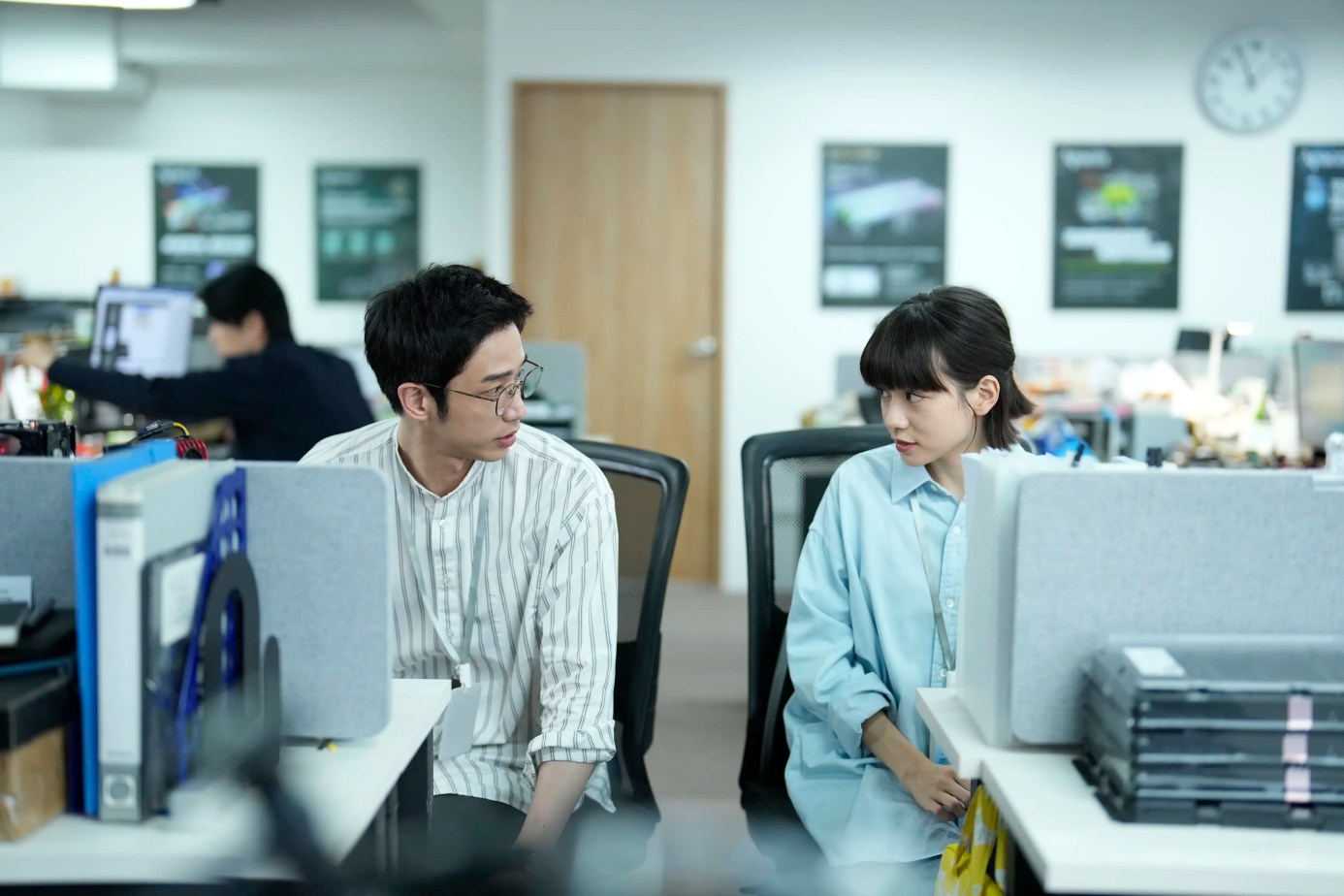 Netflix 台劇《童話故事下集》分集劇情評論,並沒有童話故事上集 16 姚愛寗成單親媽媽 與劉以豪職場關係曖昧