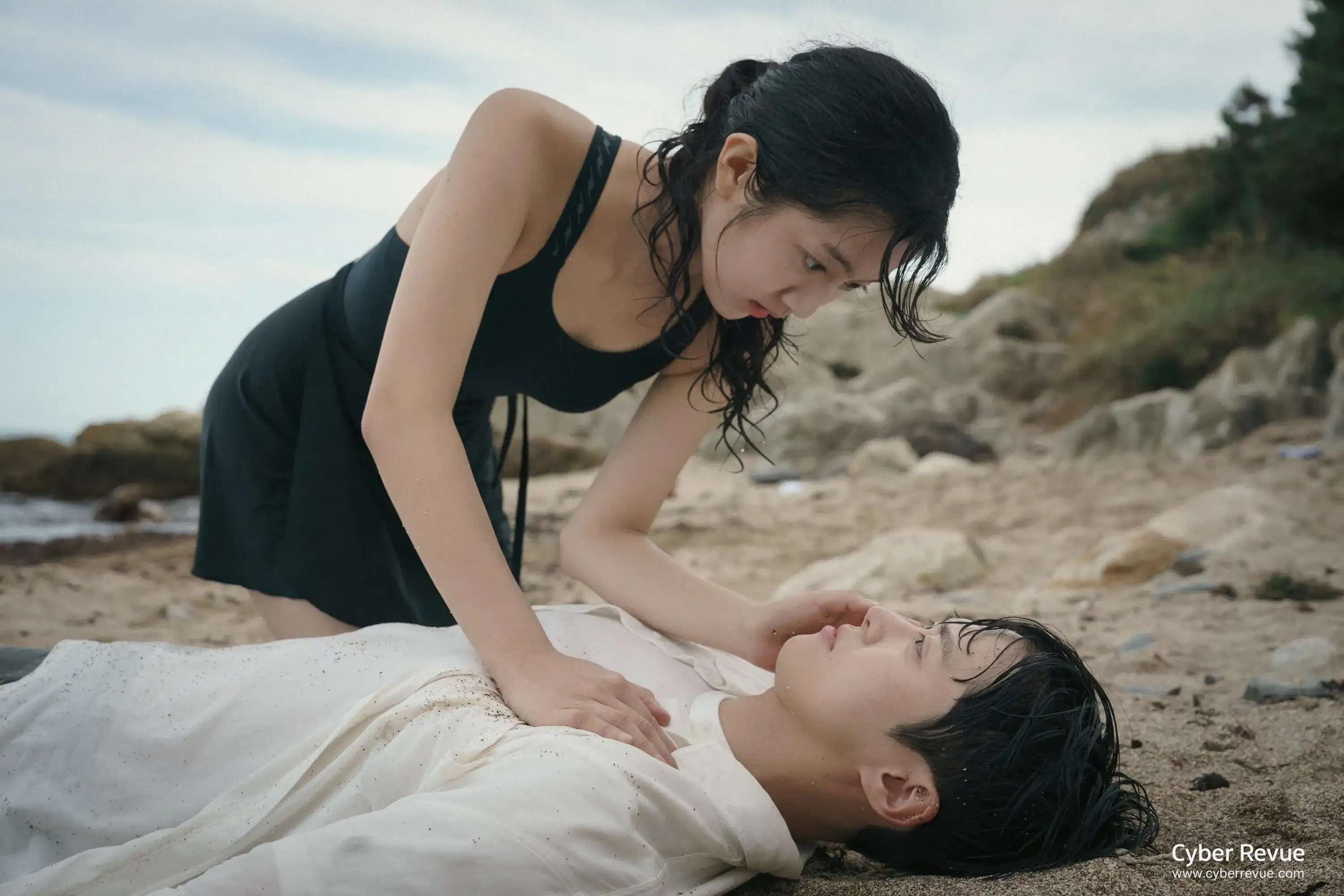 Netflix 電影《捲捲初戀》劇情評論,愛與錯過交織成最真實的青春記憶 2 Netflix 電影《捲捲初戀》劇情評論,愛與錯過交織成最真實的青春記憶