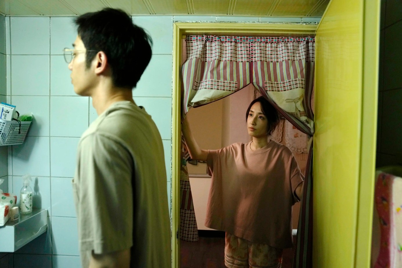 Netflix 台劇《童話故事下集》分集劇情評論,並沒有童話故事上集 13 柯佳嬿《童話故事下集》飾潑辣厭世人妻 直呼劉以豪又廢又欠揍
