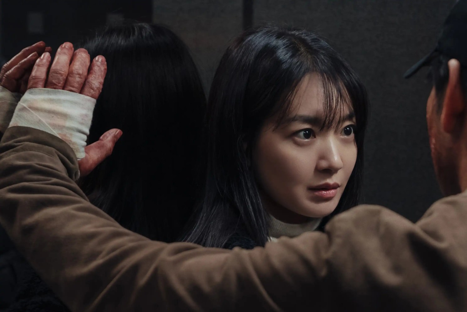 Netflix 韓劇《惡緣》分集劇情評論,揭開交易、背叛與過去的真相 4 Karma 2
