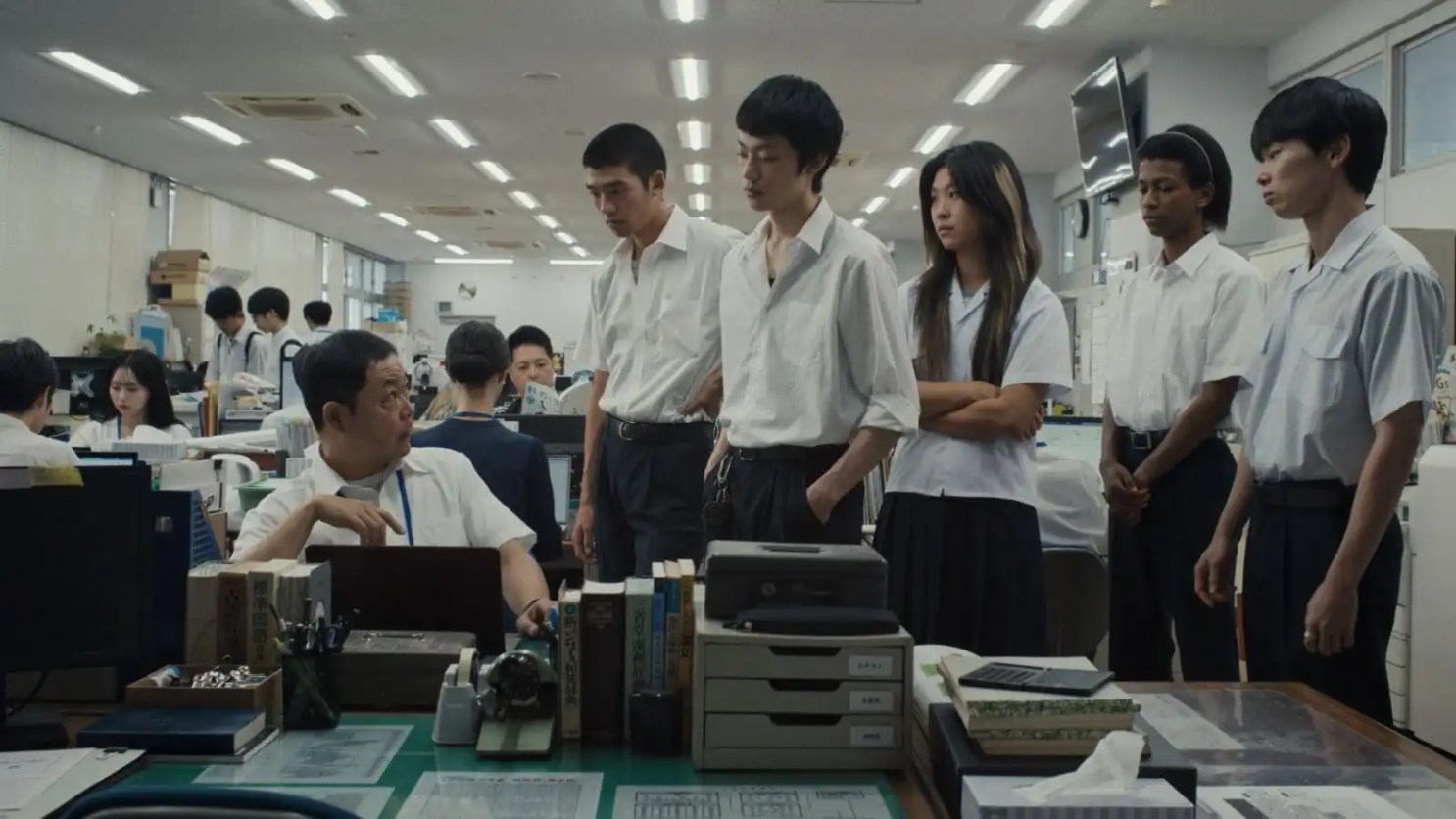 日本電影《青春末世物語》劇情看點,青春與末日社會下的友情失控 9 MV5BYWM1NWIyNzYtMDM3MS00ZTNjLTk3MzEtODE0ZTkwYjc4NTI3XkEyXkFqcGc@. V1 FMjpg UX1600
