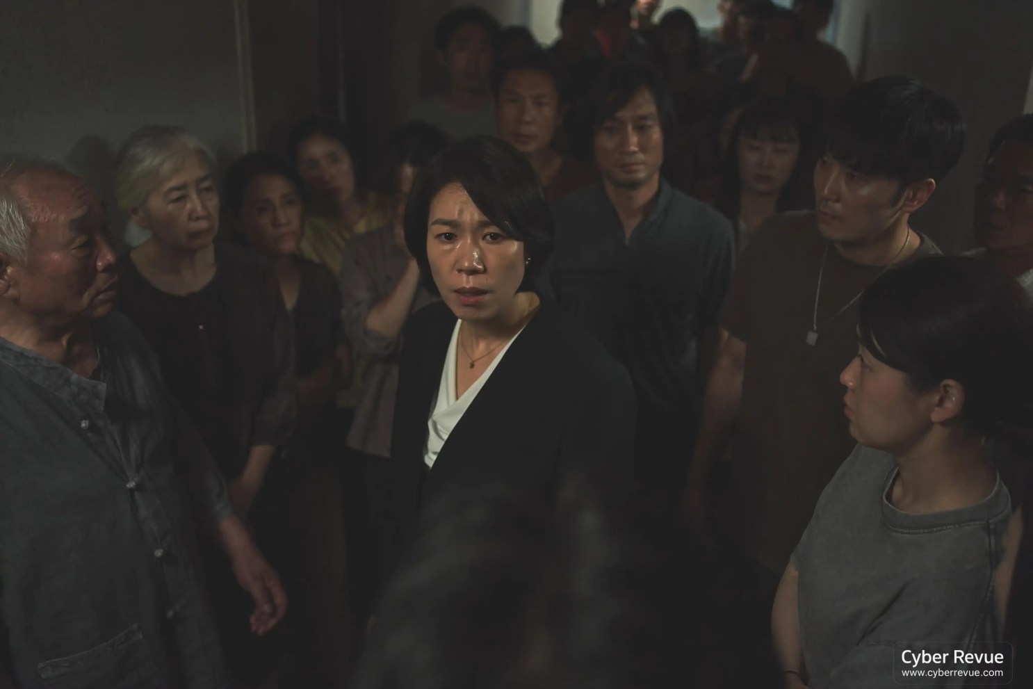 Netflix 電影《牆外之音》劇情評論,當買房夢淪為都市驚悚故事 8 牆外之音 11