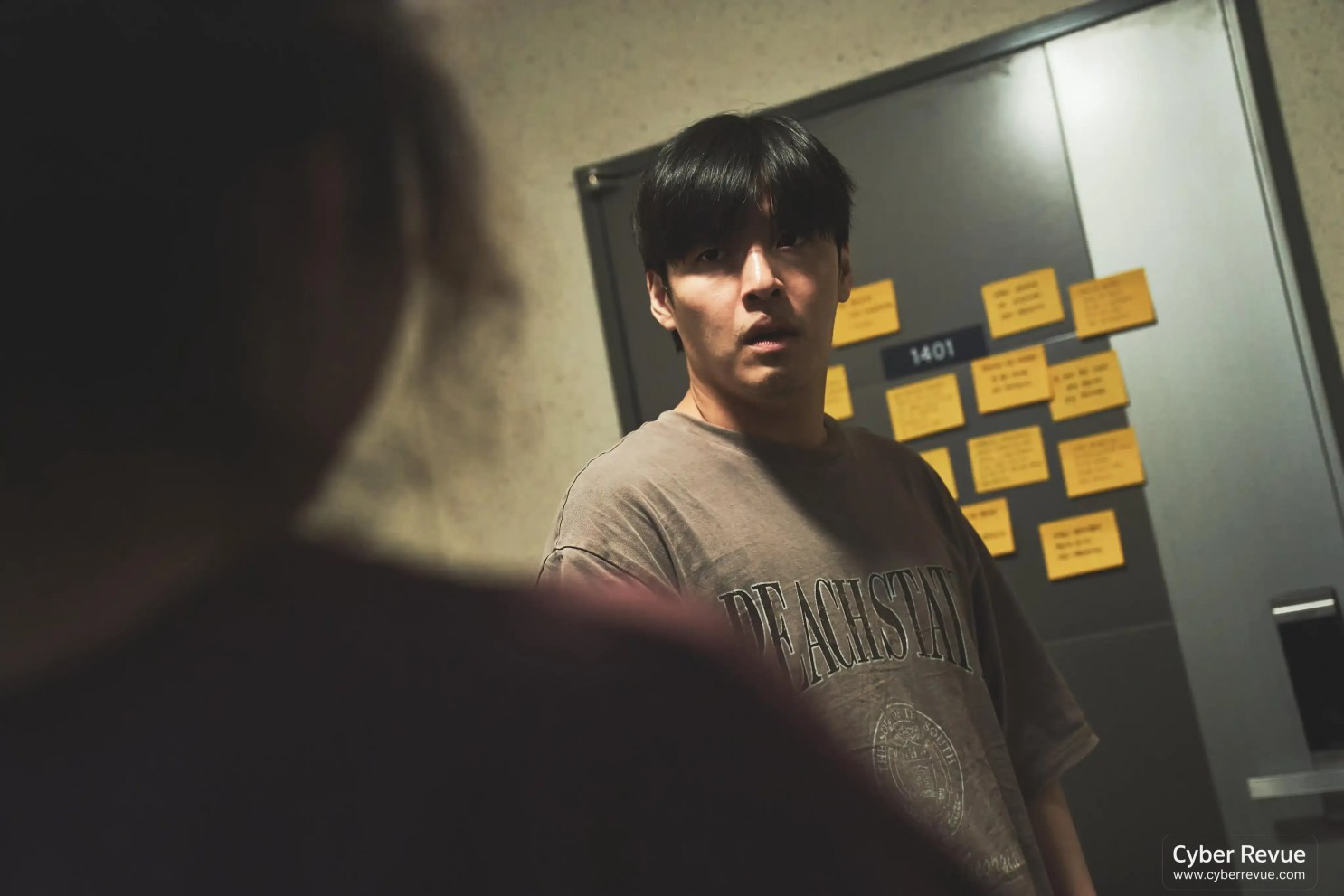 Netflix 電影《牆外之音》劇情評論,當買房夢淪為都市驚悚故事 4 牆外之音 13