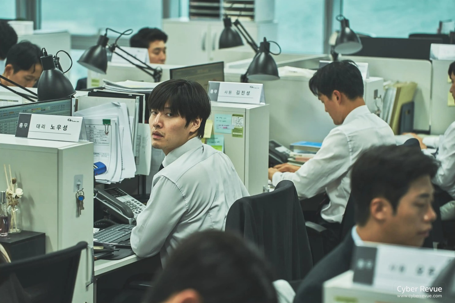 Netflix 電影《牆外之音》劇情評論,當買房夢淪為都市驚悚故事 2 牆外之音 7