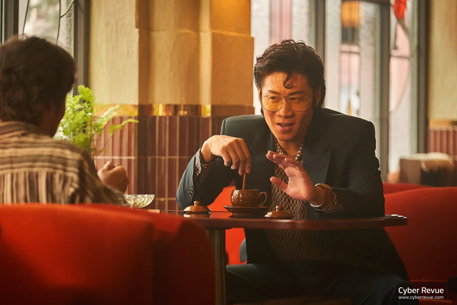 Netflix 韓劇《愛麻夫人熱映中》分集劇情,李荷妮、方效潾正面交鋒,重寫韓國情色電影傳奇 9 愛麻夫人熱映中 3